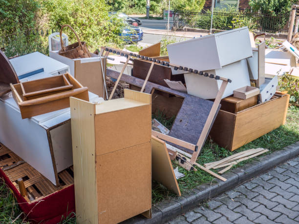 Best Garage Cleanout  in Wellman, IA